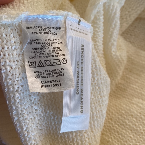 Hold onto summer with this Loft super soft lightweight “Summer” sweater! - Picture 3 of 5